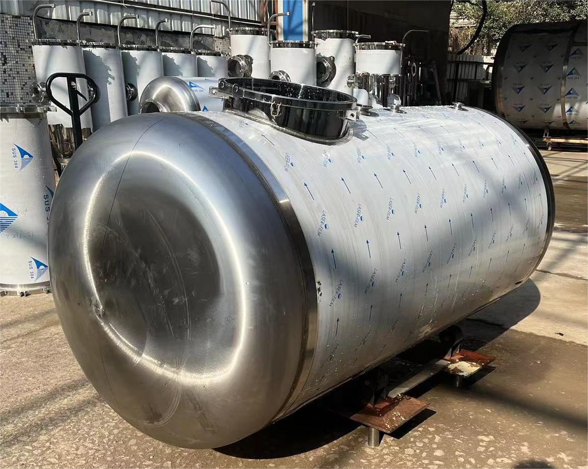 1704703682 Stainless steel duplex steel water tank