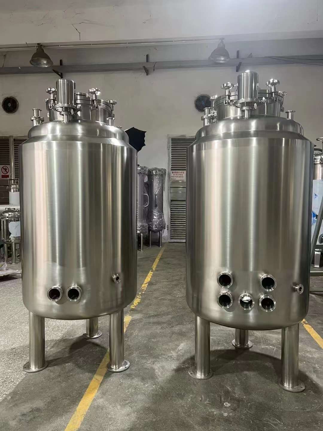 1711092609 Stainless steel insulation heating water tank 3