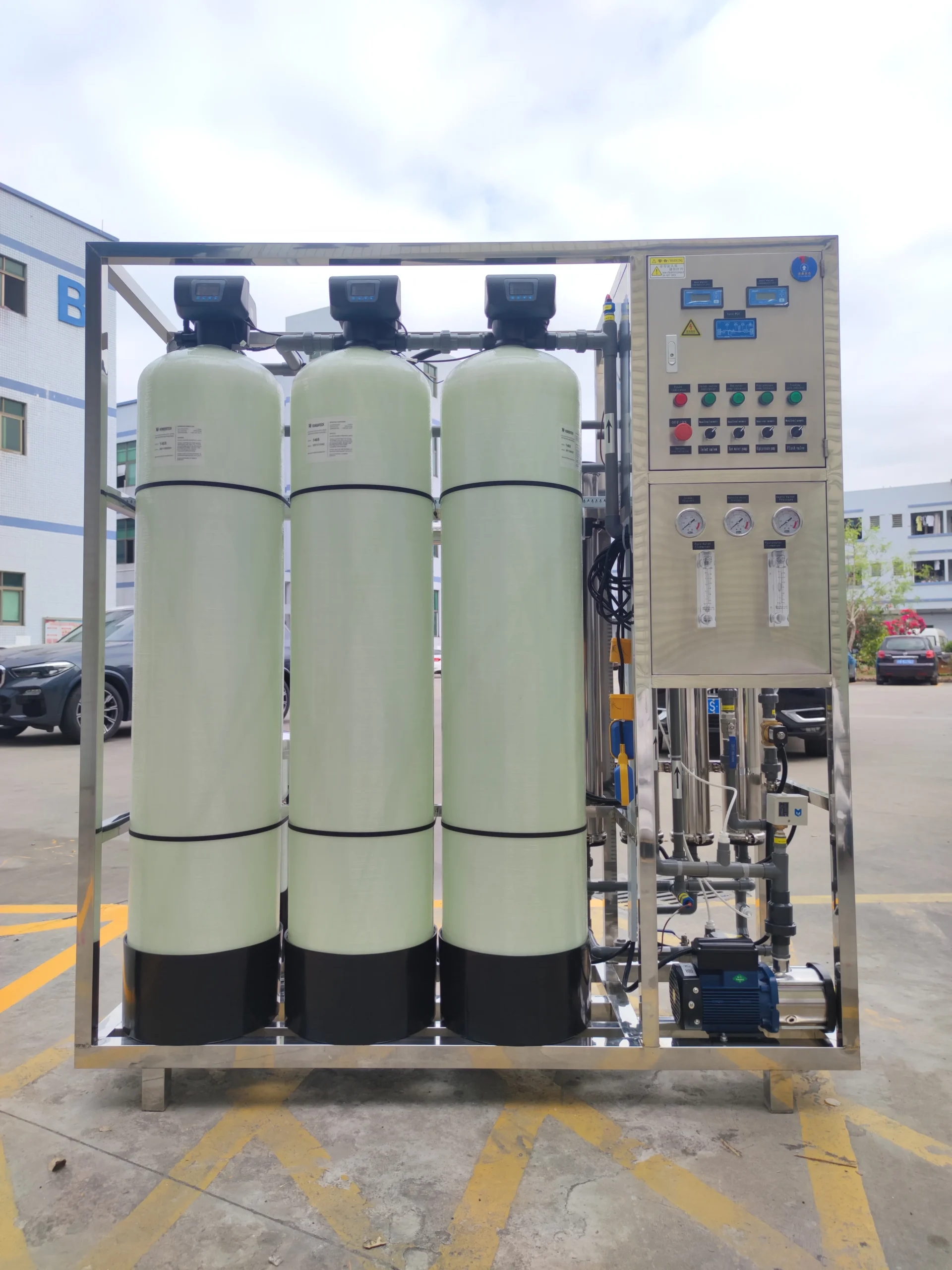 Small-size RO System Cases (0.5–1.5 m³/h) 2 1000 LPH RO system small-size case Jamaica